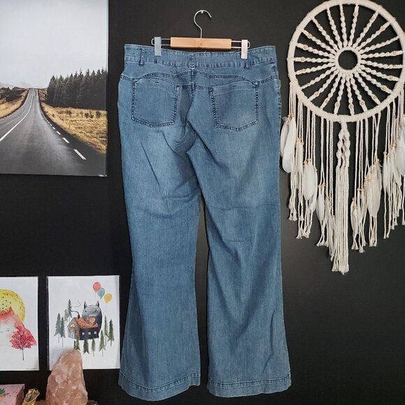 VINTAGE Super Flared Wide Leg Lightwash Denim Jean - Picture 8 of 8